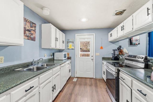 1960 Hutchins Circle, Medford, OR 97504