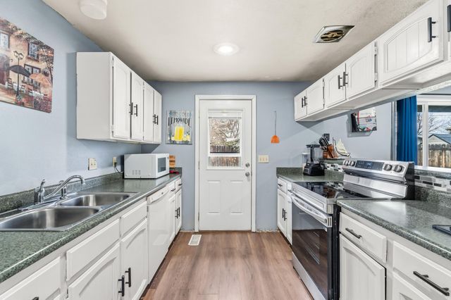 1960 Hutchins Circle, Medford, OR 97504