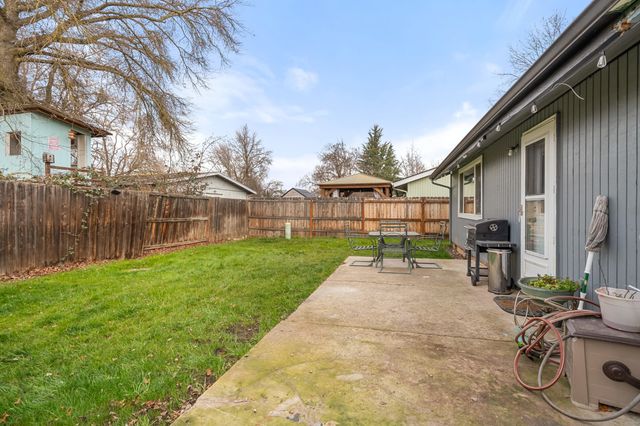 1960 Hutchins Circle, Medford, OR 97504