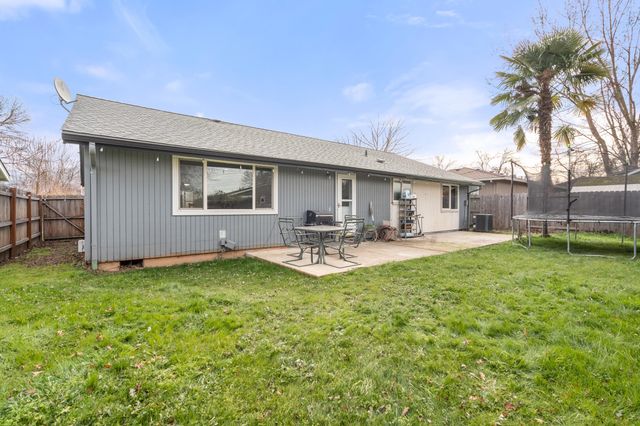 1960 Hutchins Circle, Medford, OR 97504