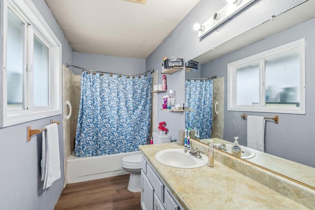 1960 Hutchins Circle, Medford, OR 97504