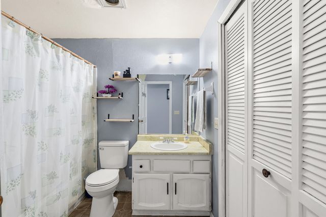 1960 Hutchins Circle, Medford, OR 97504