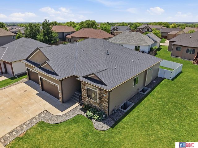 8901 S 30th Street, Lincoln, NE 68516