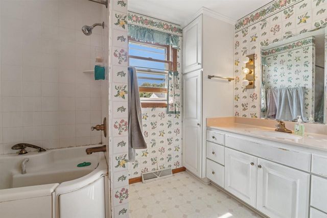 513 E GREENFIELD STREET, Appleton, WI 54911