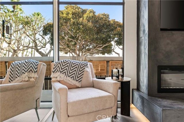 5118 Marina Pacifica Dr S, Long Beach, CA 90803