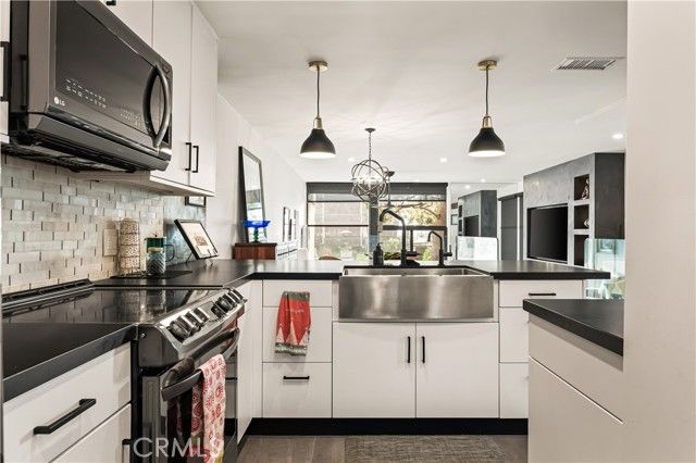 5118 Marina Pacifica Dr S, Long Beach, CA 90803