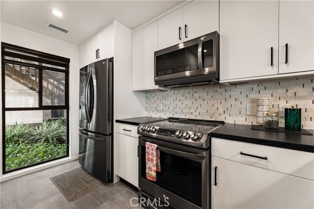 5118 Marina Pacifica Dr S, Long Beach, CA 90803