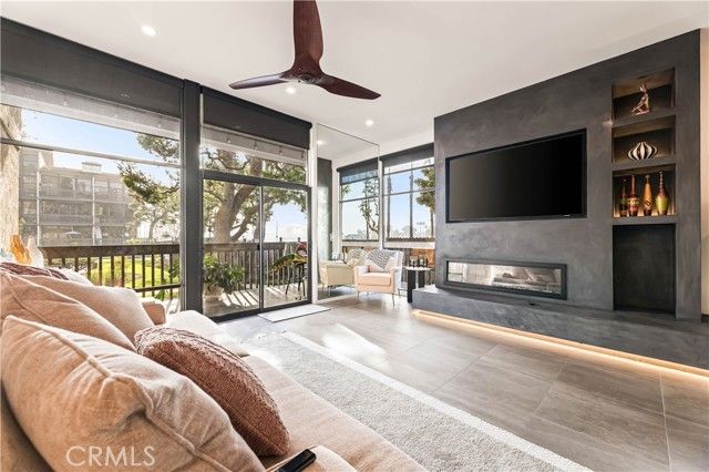 5118 Marina Pacifica Dr S, Long Beach, CA 90803