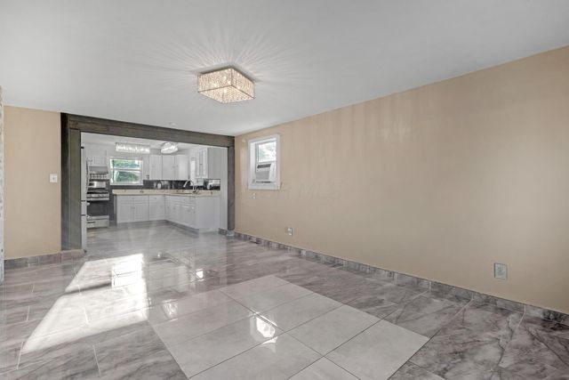 693 Maurine Drive, Columbus, OH 43228