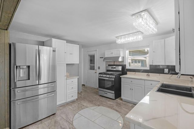 693 Maurine Drive, Columbus, OH 43228
