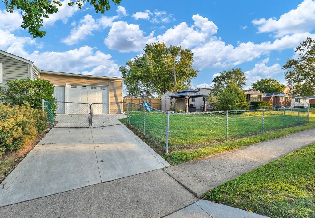 693 Maurine Drive, Columbus, OH 43228