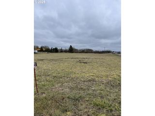 Monya Ln, Eugene, OR 97402