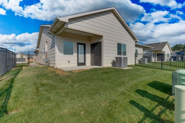 5503 N Sandkey Cir, Wichita, KS 67204