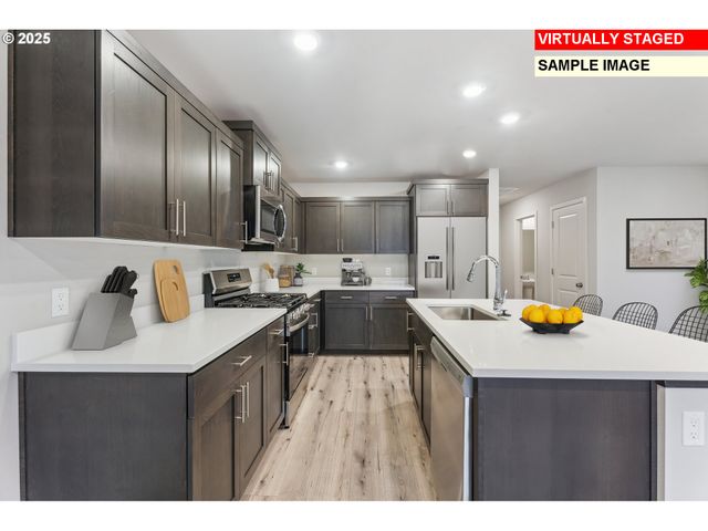 668 Merriott Ln, Woodburn, OR 97071