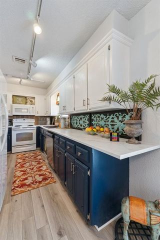 1033 W Griggs Way, Mustang, OK 73064