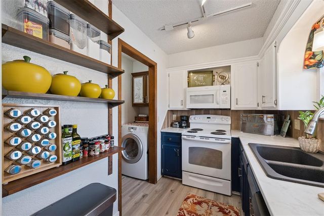 1033 W Griggs Way, Mustang, OK 73064