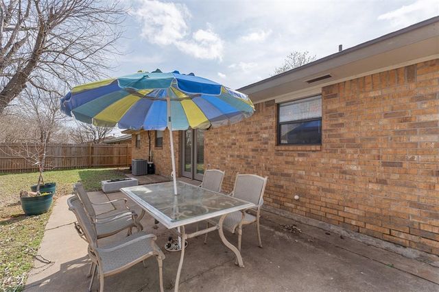 1033 W Griggs Way, Mustang, OK 73064