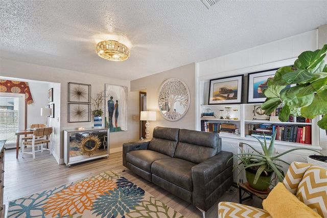 1033 W Griggs Way, Mustang, OK 73064