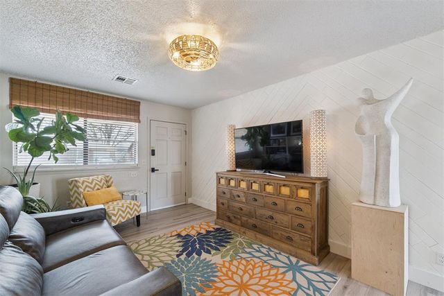 1033 W Griggs Way, Mustang, OK 73064