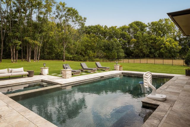1292 Broad Oaks Dr, Brentwood, TN 37027