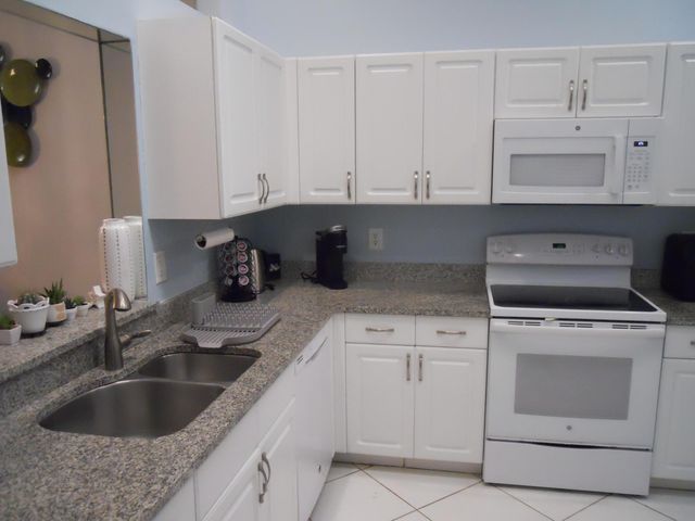 8199 Springlake Drive, Boca Raton, FL 33496