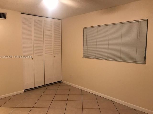 7910 Taft St 214, Pembroke Pines, FL 33024