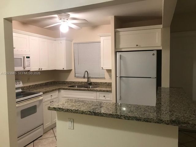 7910 Taft St 214, Pembroke Pines, FL 33024