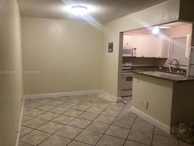 7910 Taft St 214, Pembroke Pines, FL 33024