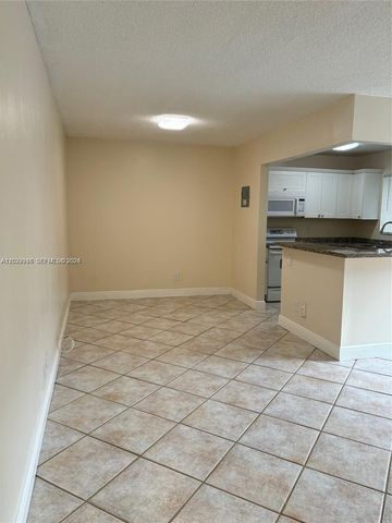 7910 Taft St 214, Pembroke Pines, FL 33024