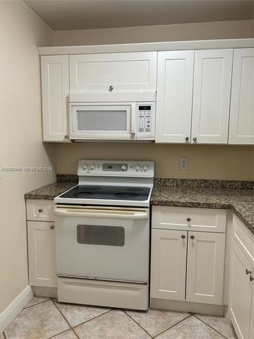 7910 Taft St 214, Pembroke Pines, FL 33024