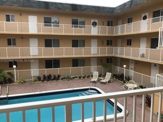 7910 Taft St 214, Pembroke Pines, FL 33024