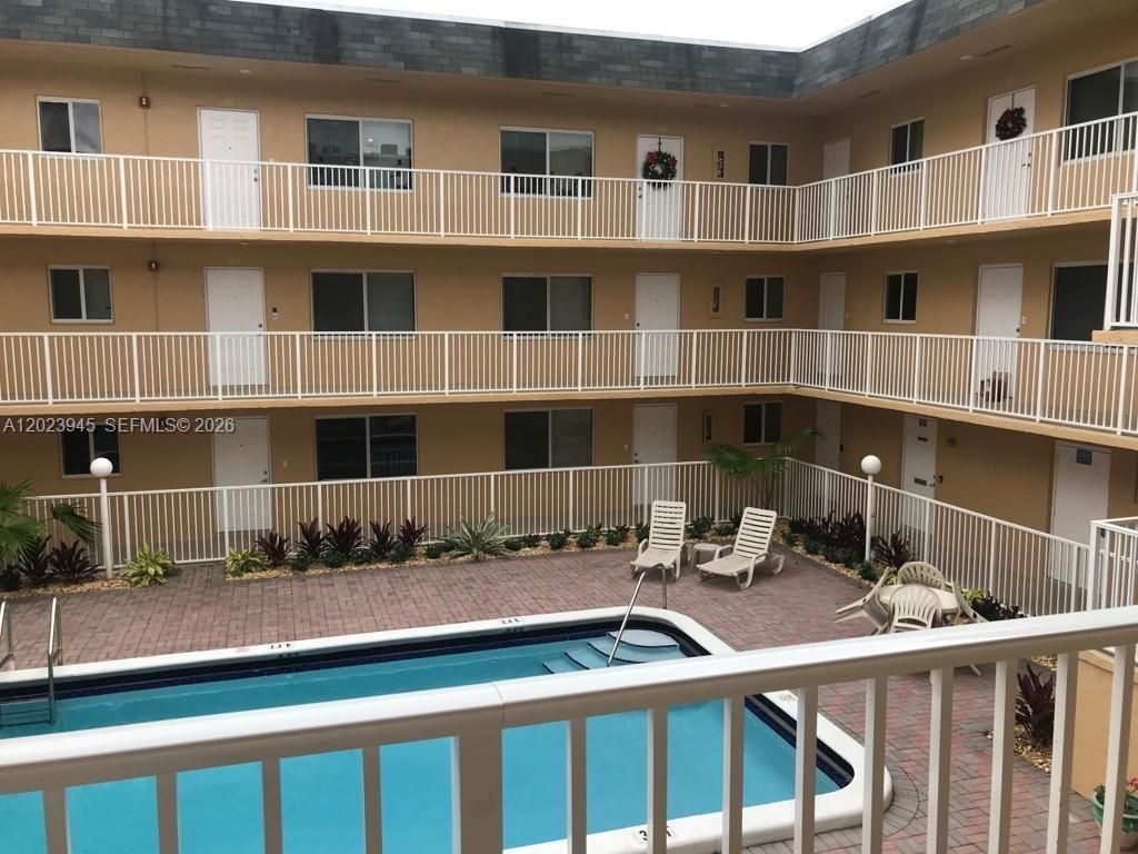 7910 Taft St 214, Pembroke Pines, FL 33024