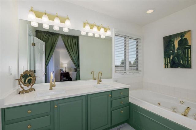 5459 Coachlight Drive, West Des Moines, IA 50266