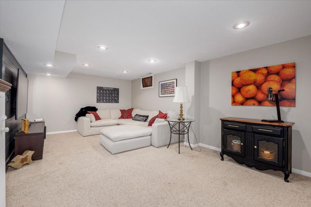 5459 Coachlight Drive, West Des Moines, IA 50266
