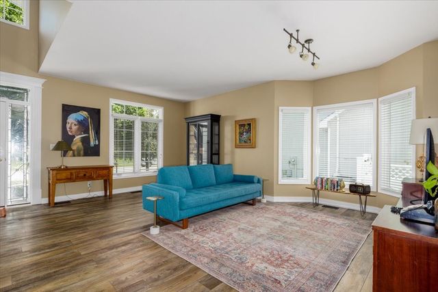5459 Coachlight Drive, West Des Moines, IA 50266
