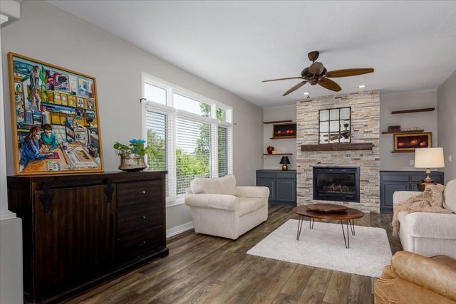 5459 Coachlight Drive, West Des Moines, IA 50266