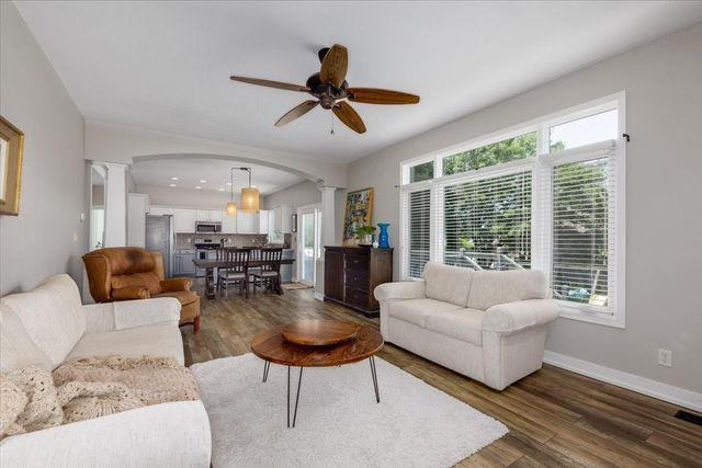 5459 Coachlight Drive, West Des Moines, IA 50266