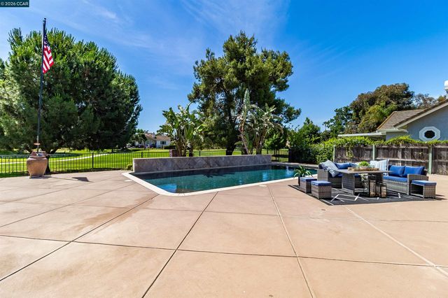 5619 Berwick Ct, Discovery Bay, CA 94505