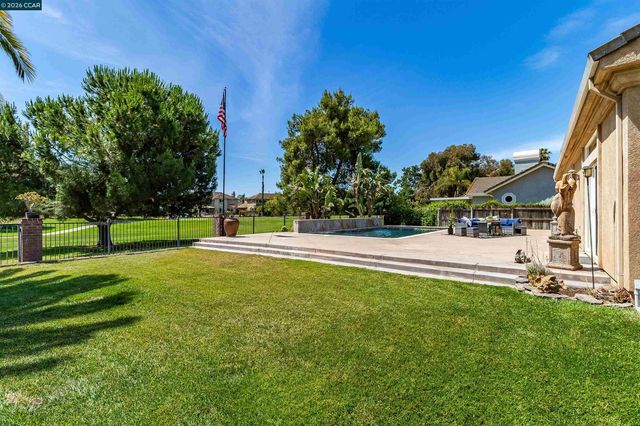 5619 Berwick Ct, Discovery Bay, CA 94505