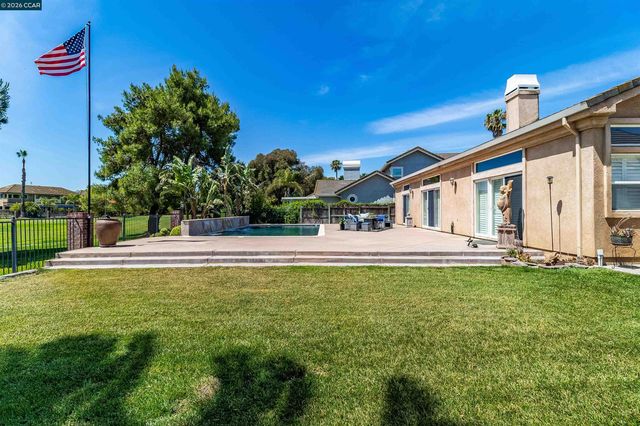 5619 Berwick Ct, Discovery Bay, CA 94505