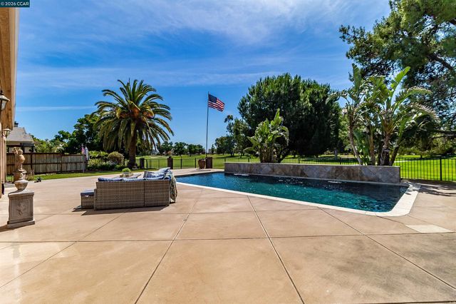 5619 Berwick Ct, Discovery Bay, CA 94505