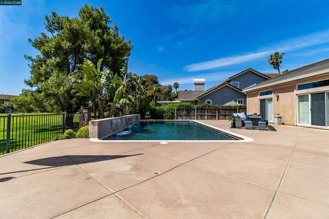 5619 Berwick Ct, Discovery Bay, CA 94505