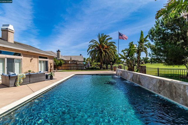 5619 Berwick Ct, Discovery Bay, CA 94505