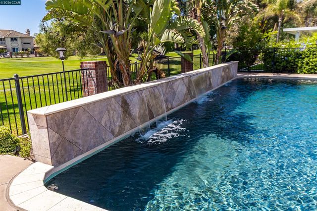 5619 Berwick Ct, Discovery Bay, CA 94505