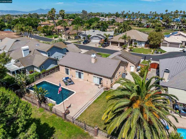5619 Berwick Ct, Discovery Bay, CA 94505