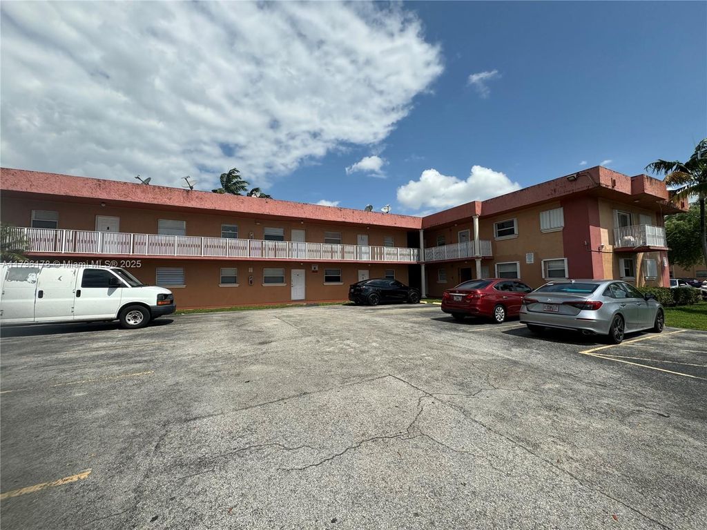 1245 W 24th St 121, Hialeah, FL 33010