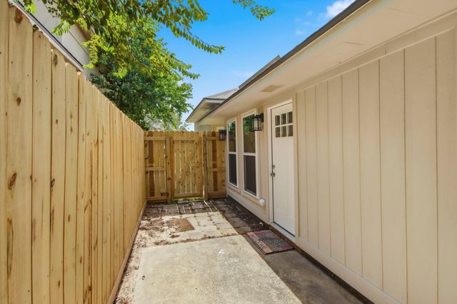 17821 Crestline Road, Humble, TX 77396