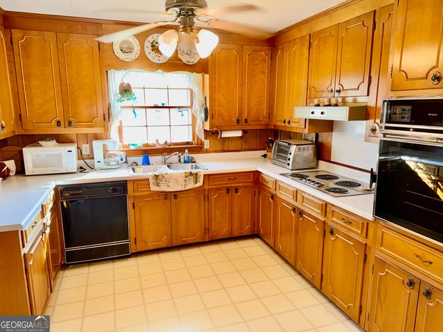 1245 Crestview Drive, Elberton, GA 30635