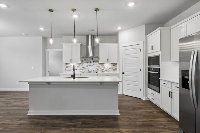 4329 Scarlet Ct, Columbia, TN 38401