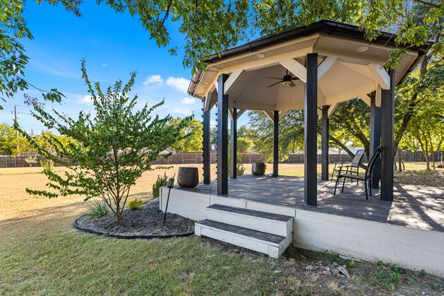 1055 The Meadows Parkway, Desoto, TX 75115